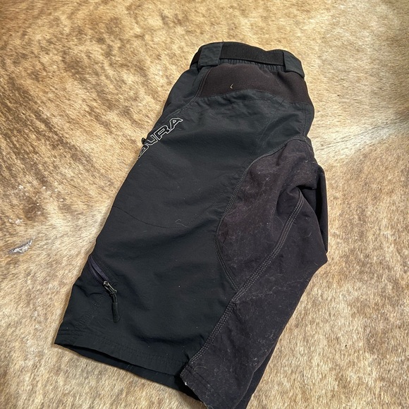 Endura Black MTB Cycling Shorts - Picture 3 of 8